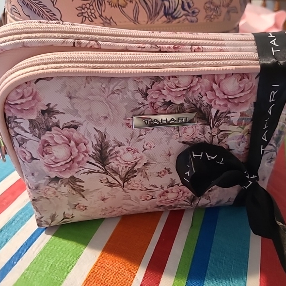 NWT Tahari Cosmetic Make-Up Bags 2  Pack Travel Bag Toiletries Pink Floral